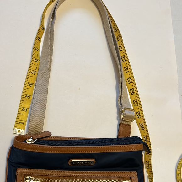 Michael Kors crossbody - Picture 8 of 13